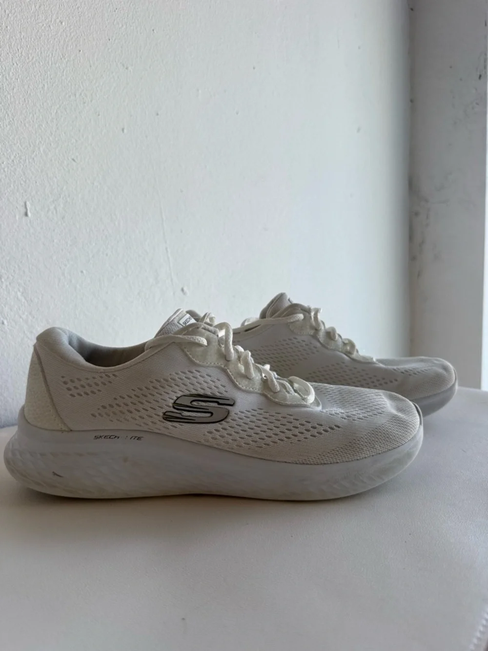 Skechers Skech-Lite White Mesh Running Sneakers‎ Women Size 8.5 Athletic
